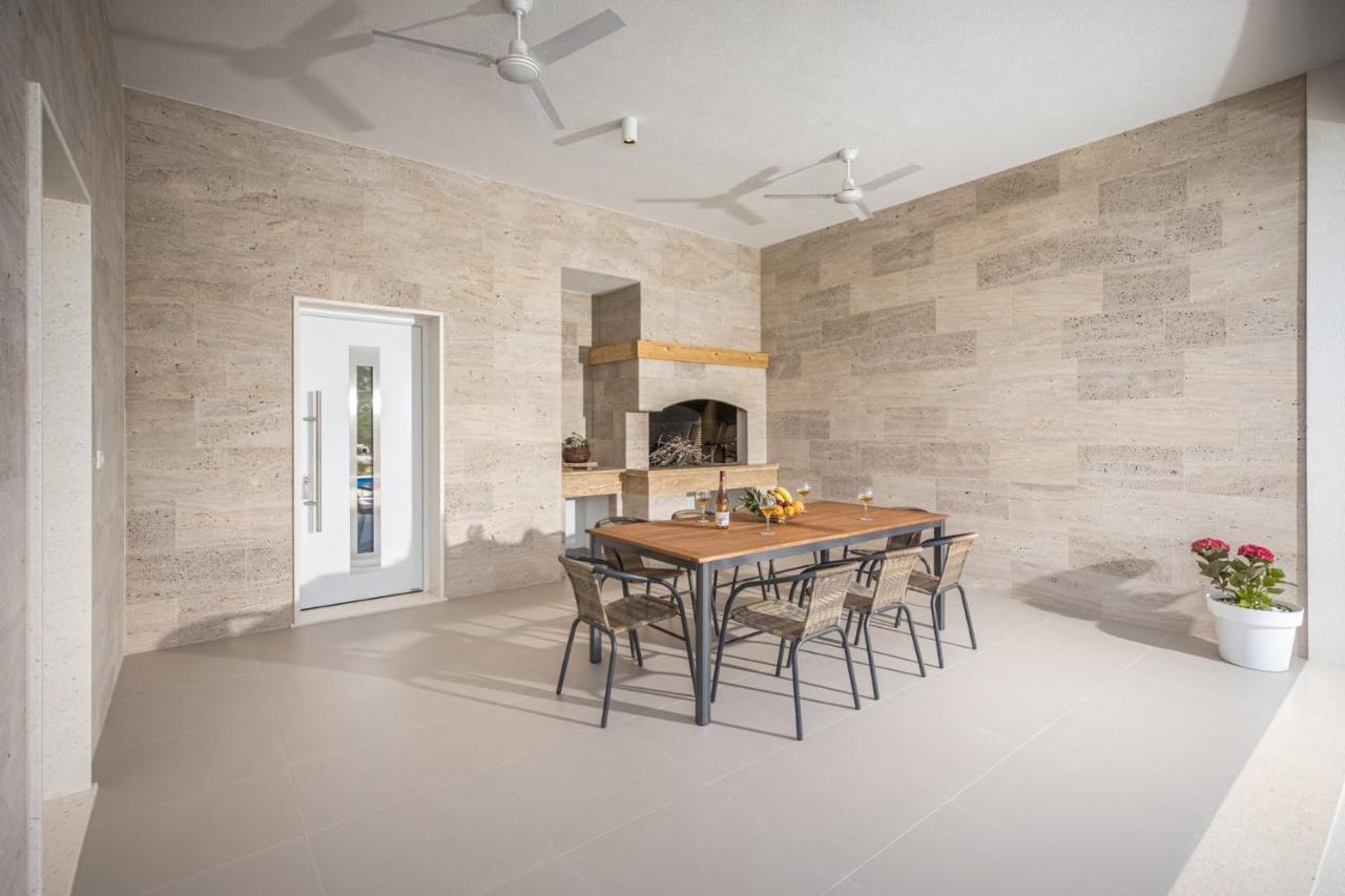 מרינה Villa Hileja מראה חיצוני תמונה
