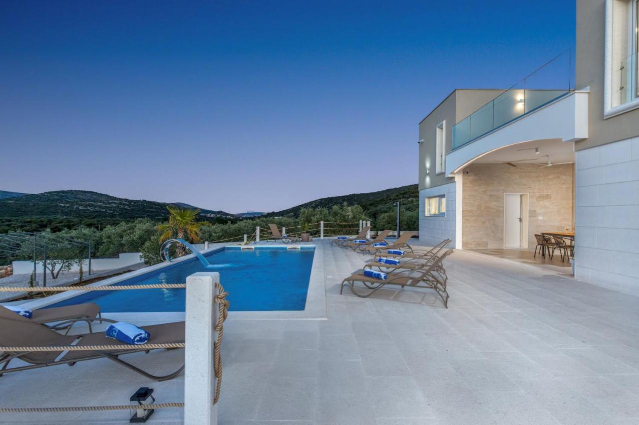 מרינה Villa Hileja מראה חיצוני תמונה