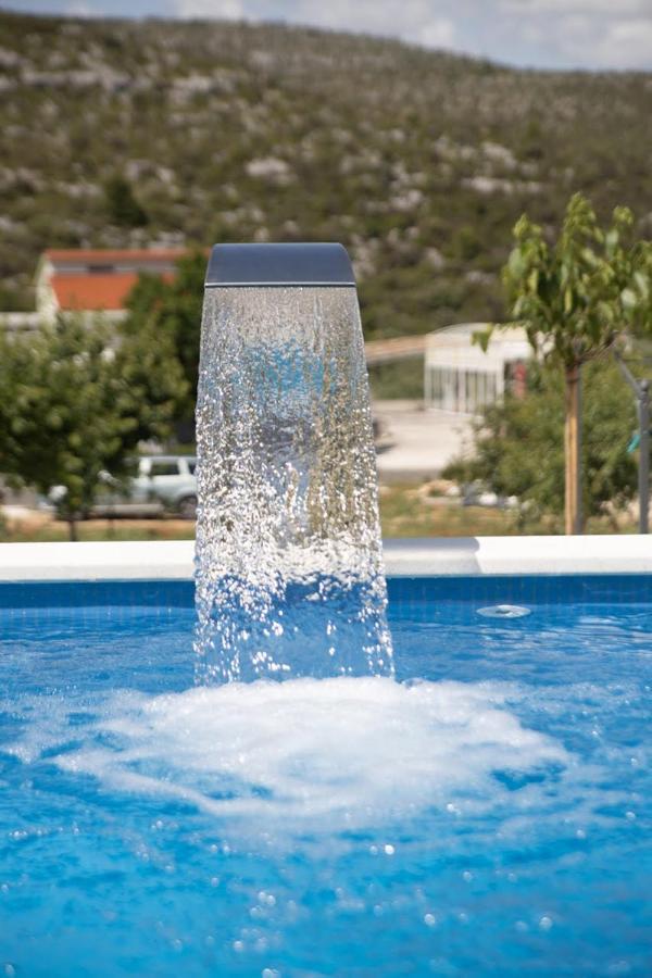 מרינה Villa Hileja מראה חיצוני תמונה